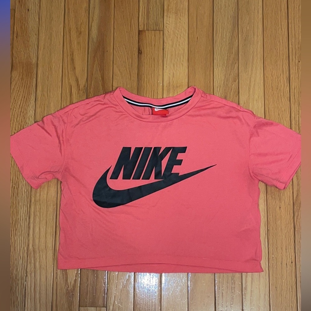 Cropped pink Nike tshirt